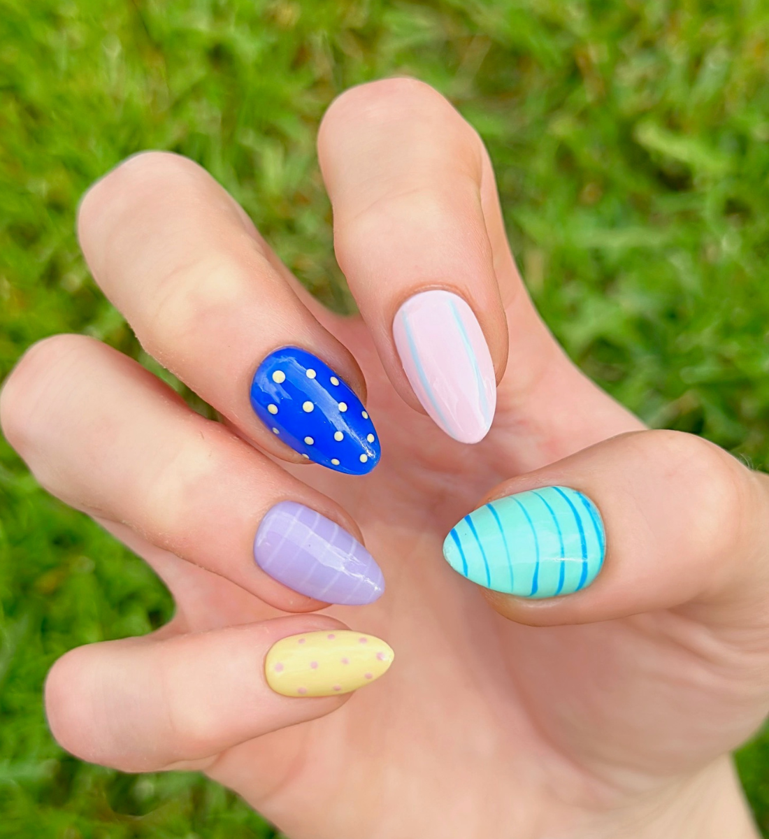 Mismatch Day: 24pc Short Almond Hand-Painted Press-On Nails