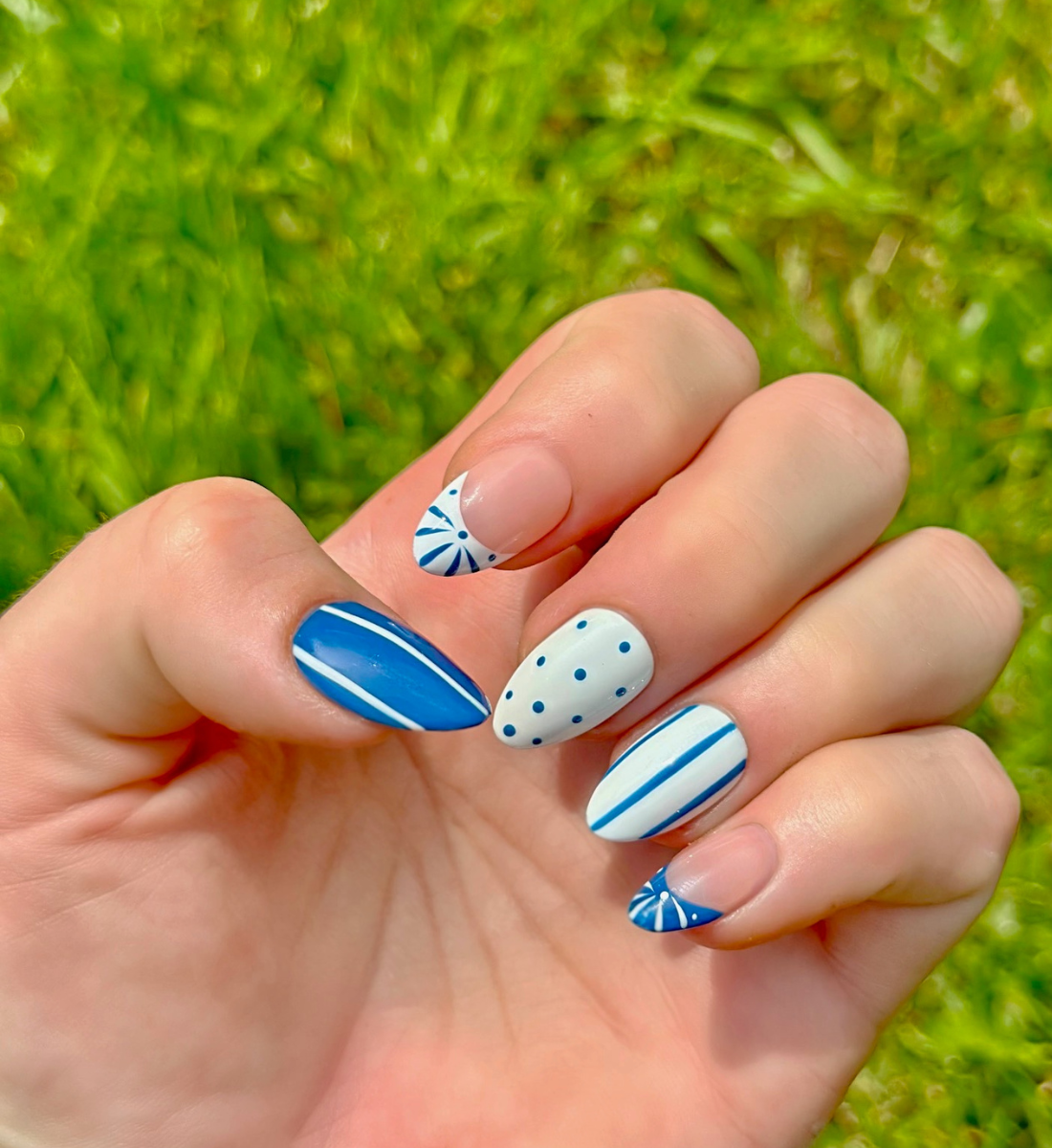 Blue Me Away : 24pc Short Almond Hand-Painted Press-OnNails