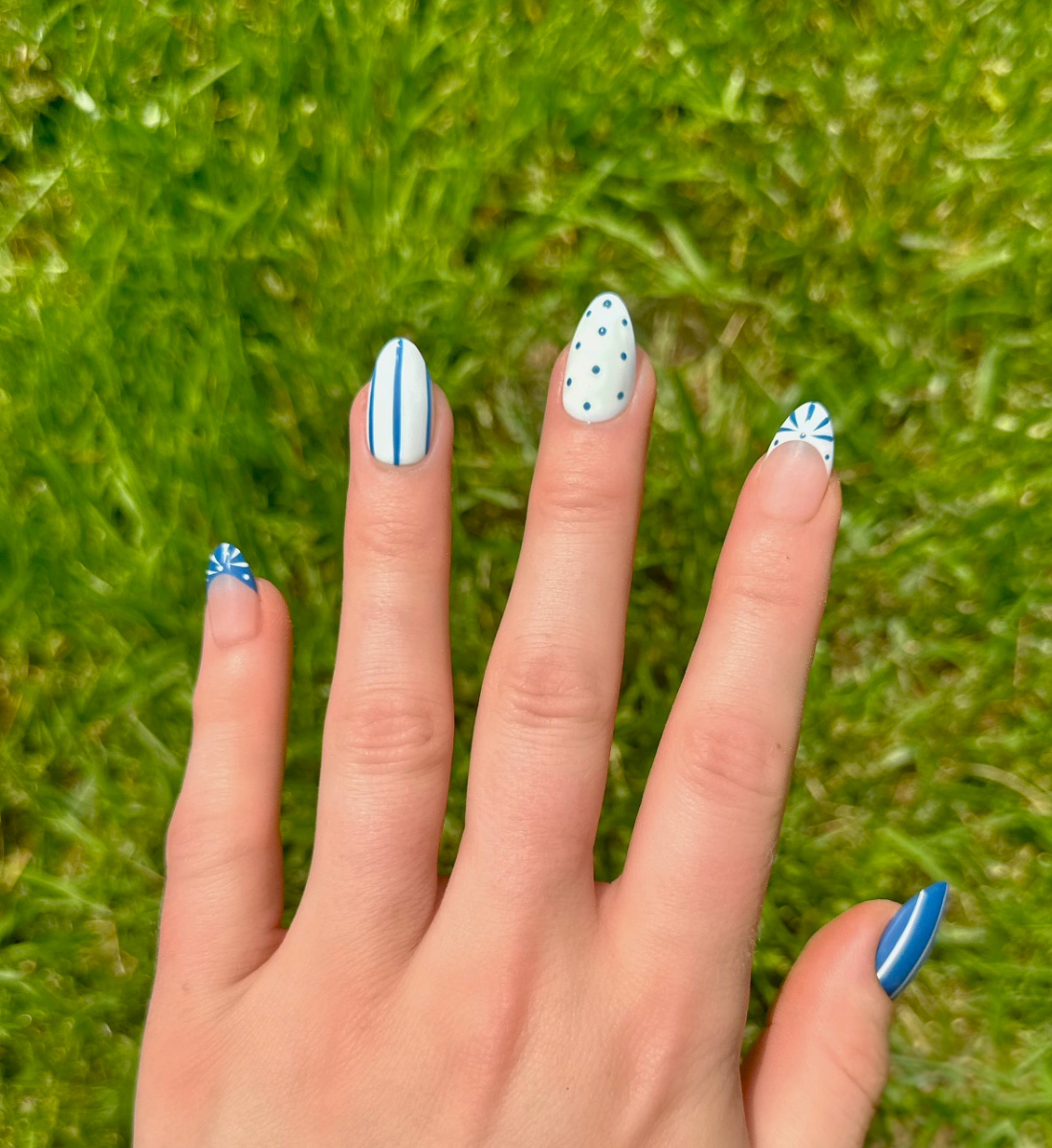 Blue Me Away : 24pc Short Almond Hand-Painted Press-OnNails
