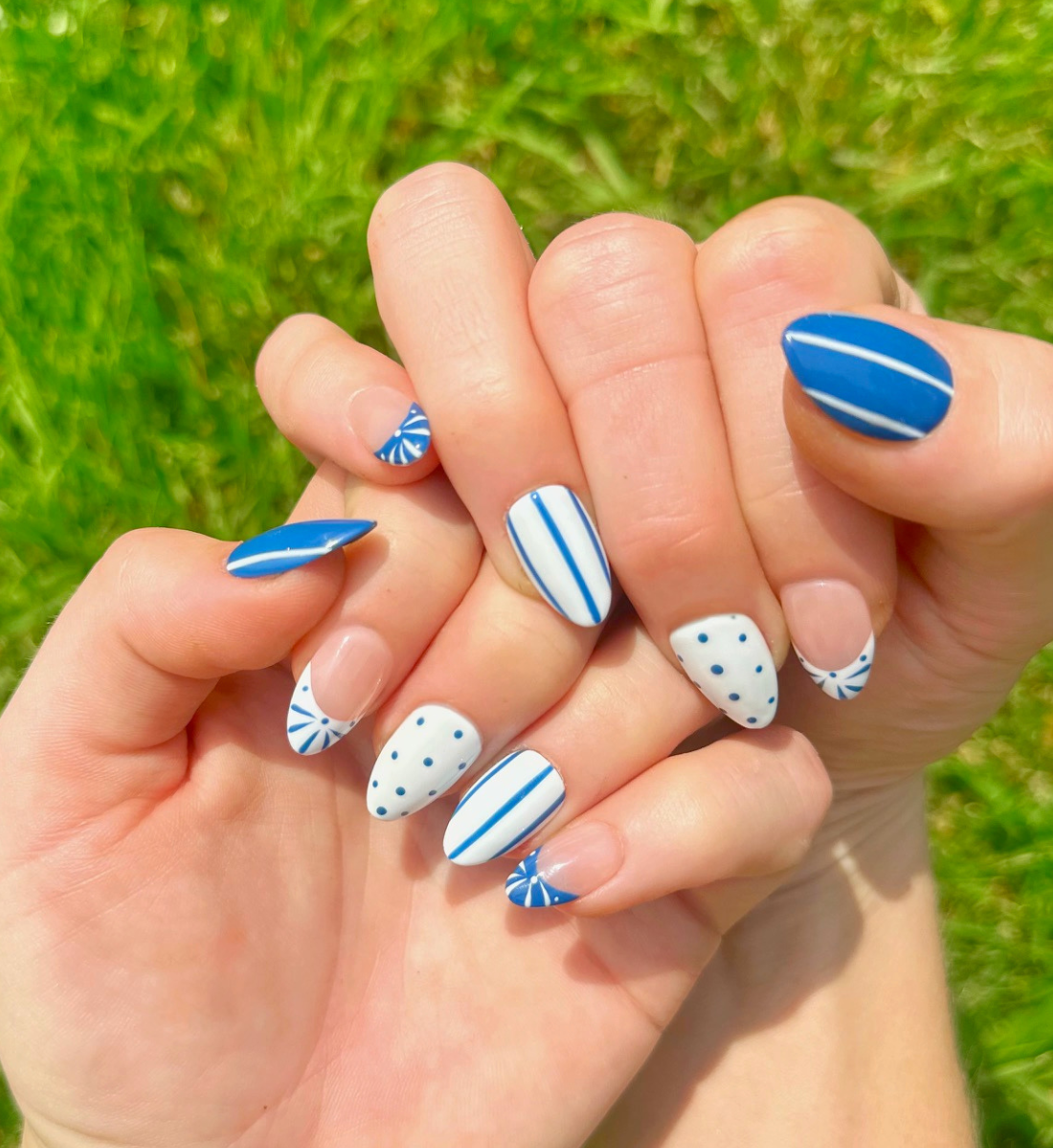 Blue Me Away : 24pc Short Almond Hand-Painted Press-OnNails