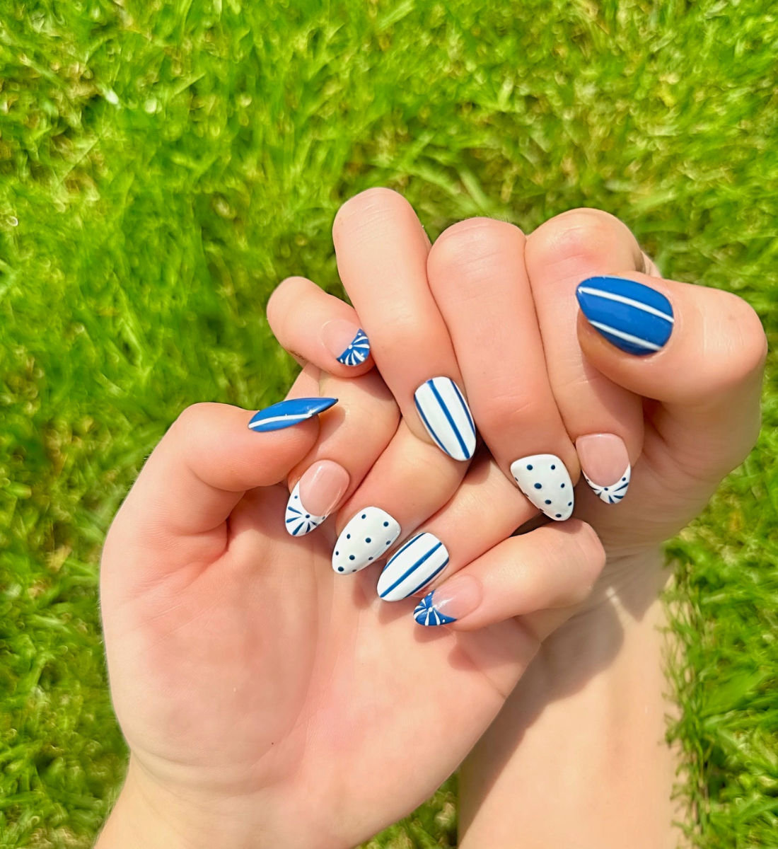 Blue Me Away : 24pc Short Almond Hand-Painted Press-OnNails