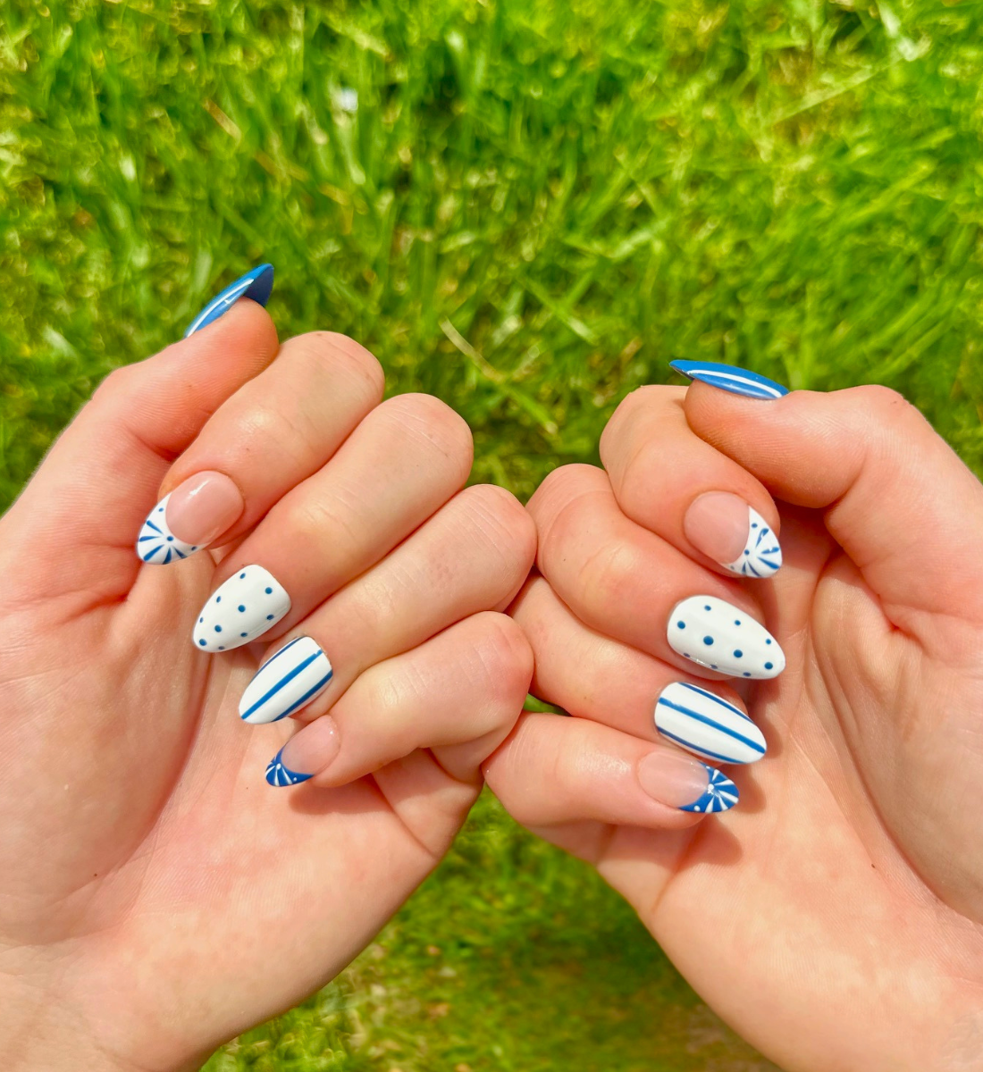 Blue Me Away : 24pc Short Almond Hand-Painted Press-OnNails