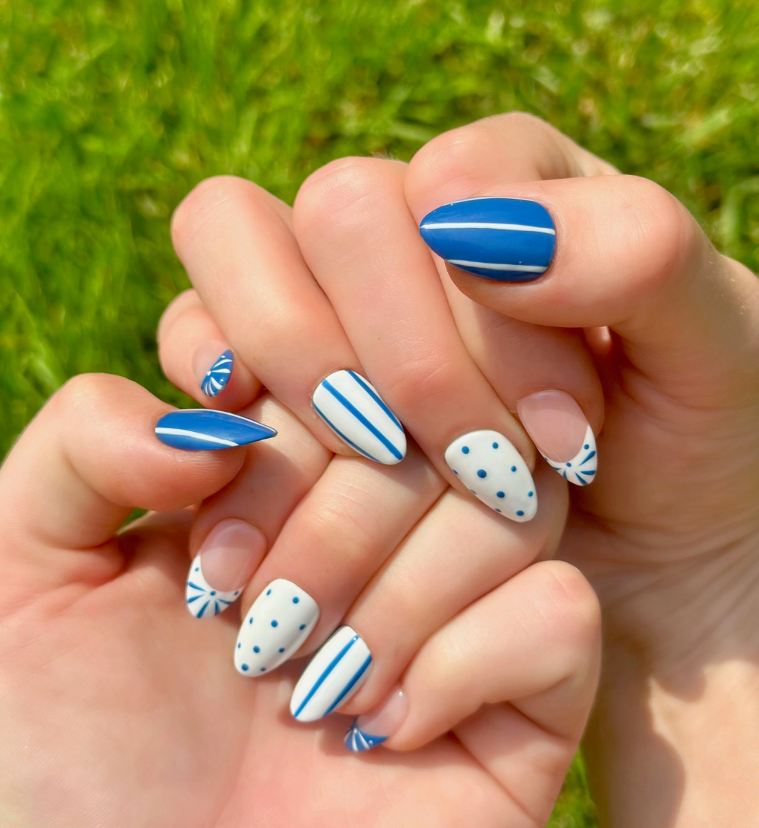 Blue Me Away : 24pc Short Almond Hand-Painted Press-OnNails