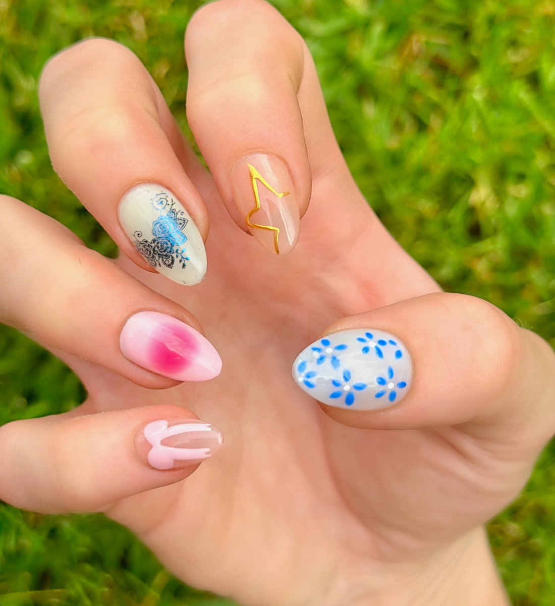 Love Shack: 24pc Short Almond Hand-Painted Press-On Nails