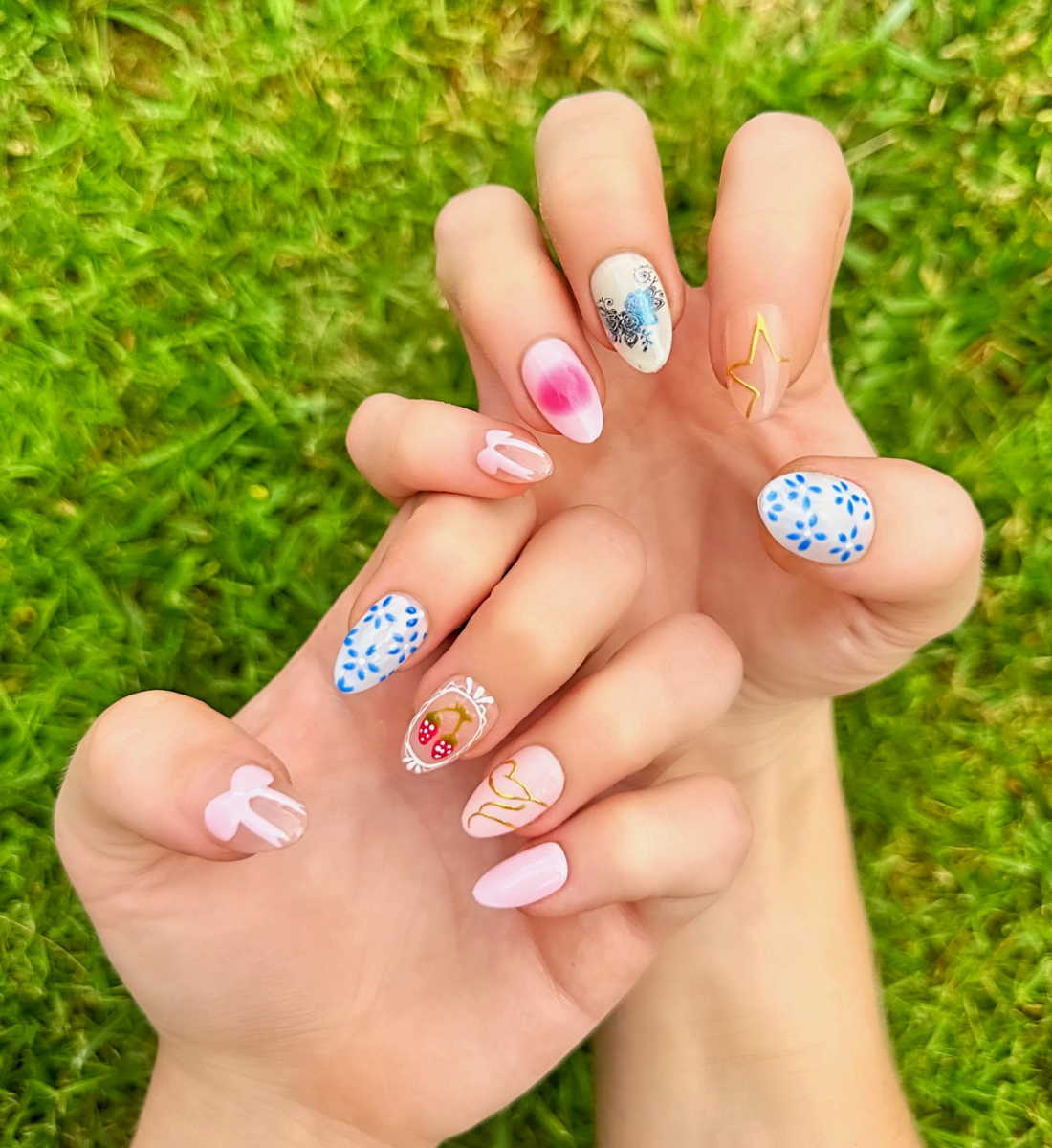 Love Shack: 24pc Short Almond Hand-Painted Press-On Nails