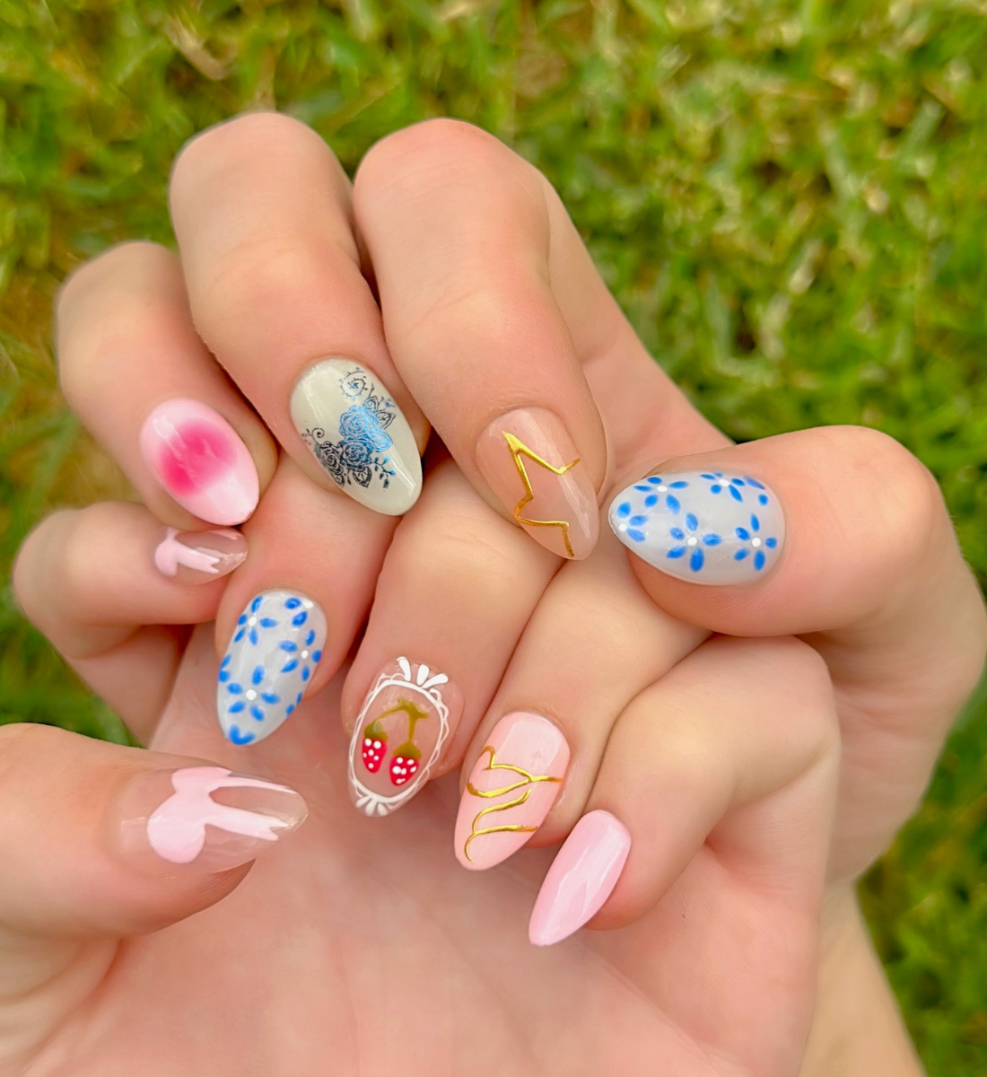 Love Shack: 24pc Short Almond Hand-Painted Press-On Nails
