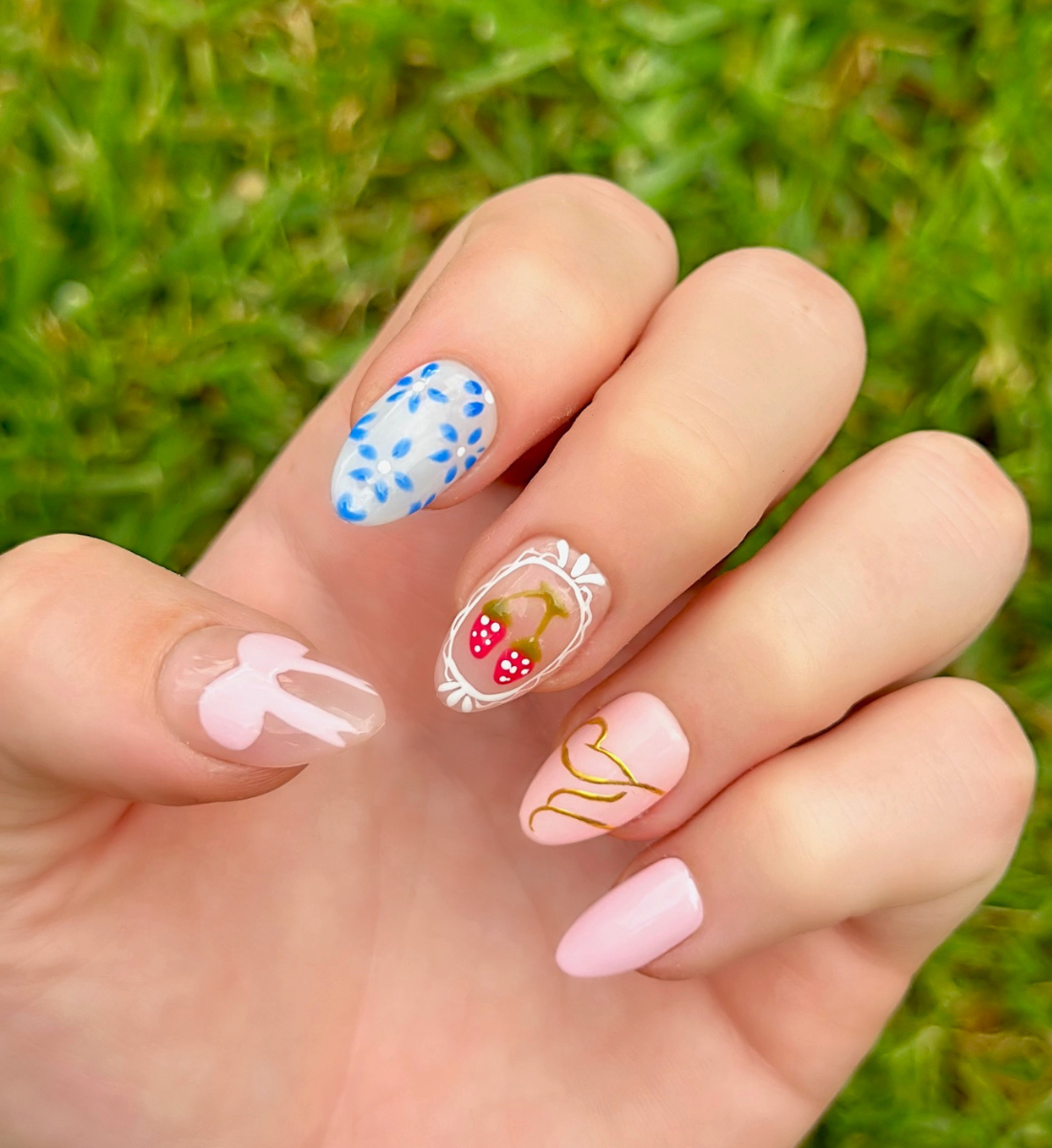 Love Shack: 24pc Short Almond Hand-Painted Press-On Nails
