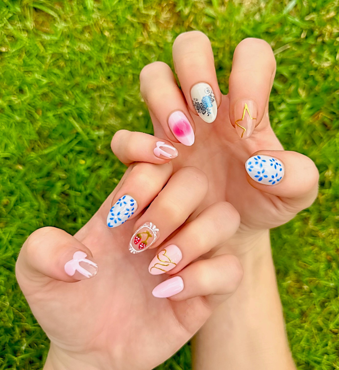 Love Shack: 24pc Short Almond Hand-Painted Press-On Nails