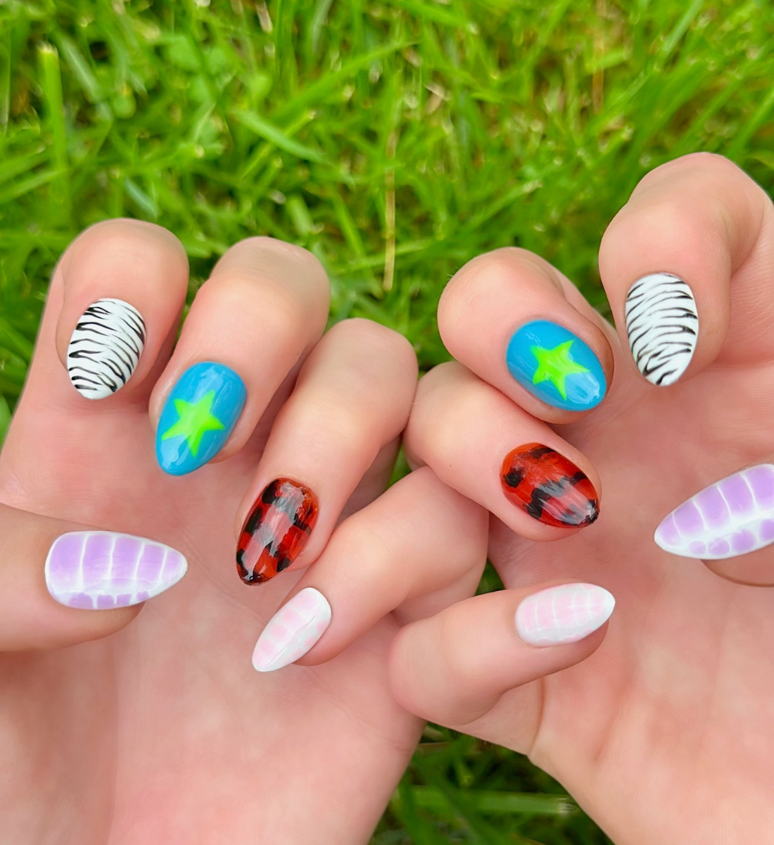 Savage: 24pc Short Almond Hand-Painted Luxury Press-on Nails
