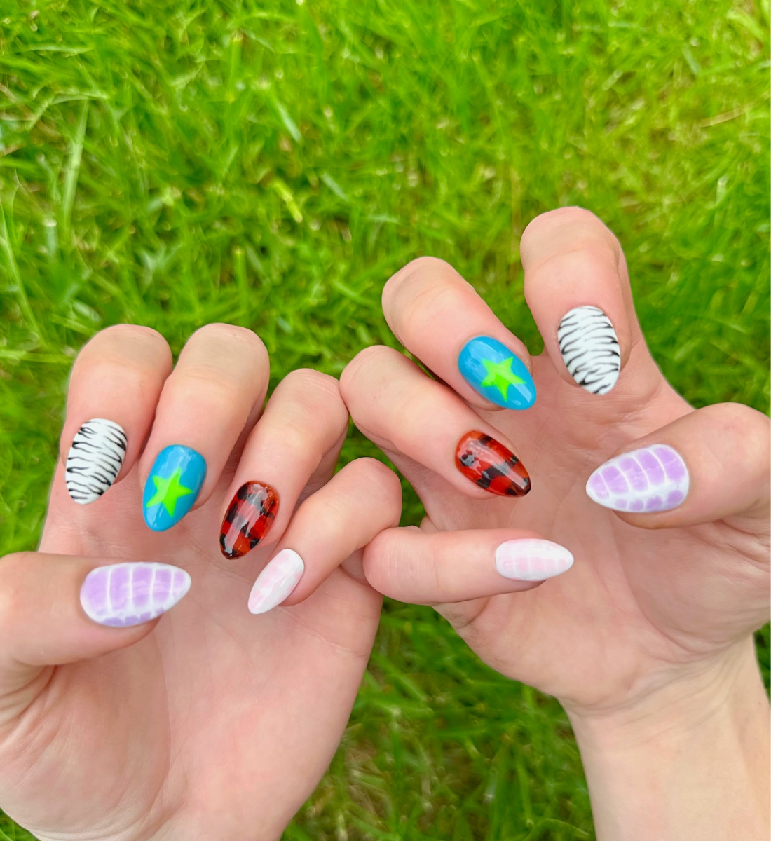 Savage: 24pc Short Almond Hand-Painted Luxury Press-on Nails