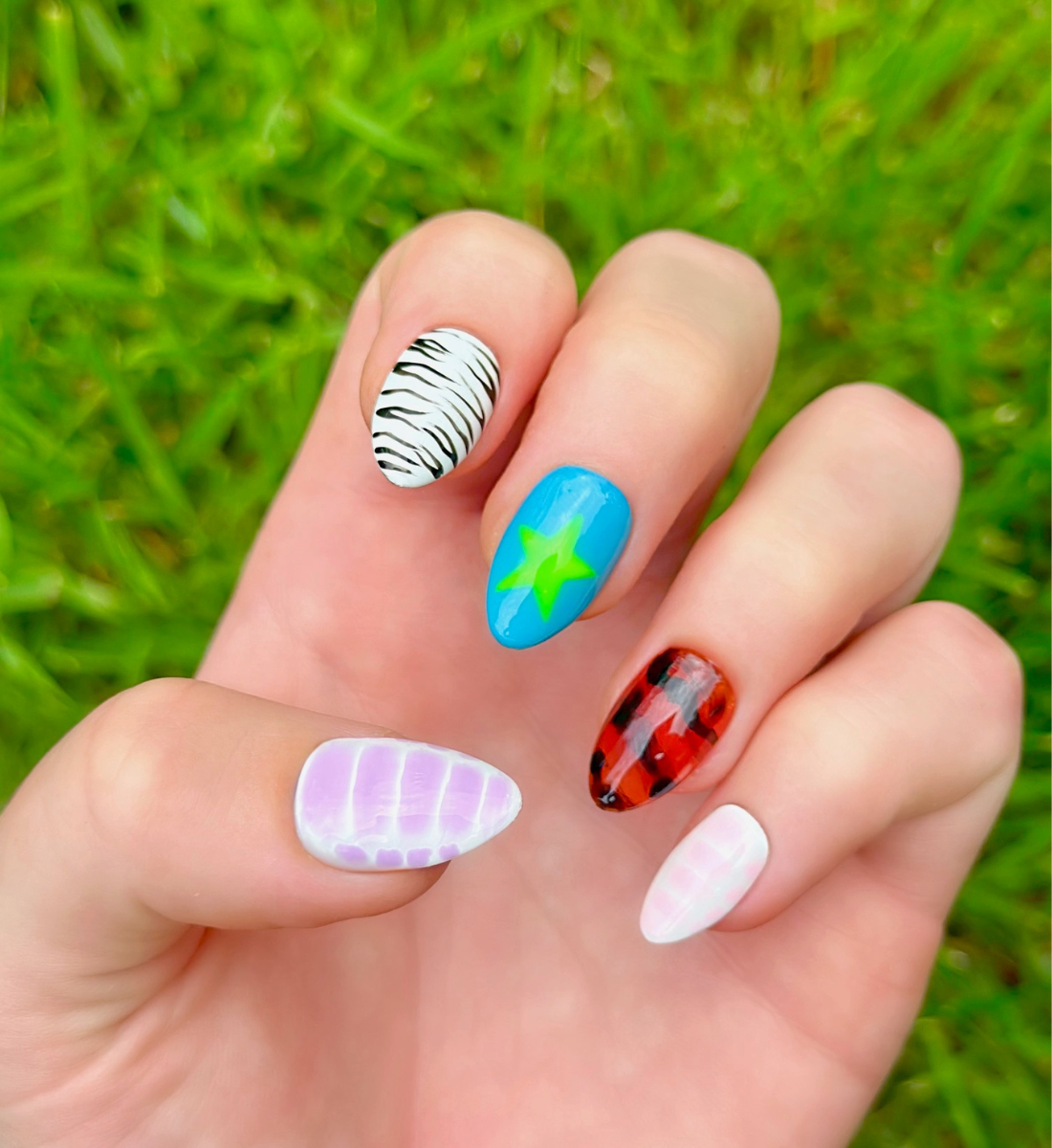 Savage: 24pc Short Almond Hand-Painted Luxury Press-on Nails